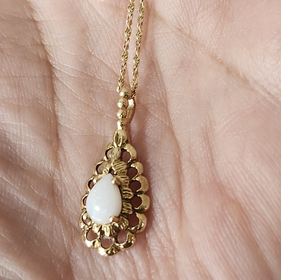 14k gold pendant and chain with real opal - Picture 9 of 10